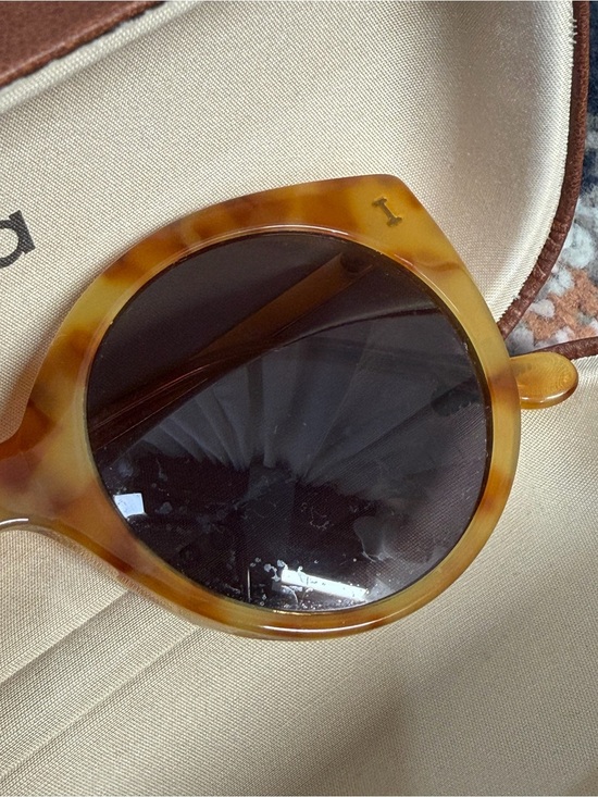 Illesteva ‘Palm Beach’ Sunglasses in “Amber” w/ Case ASO Duchess Meghan Markle main image 9